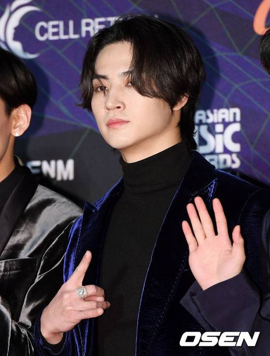 [OSEN=나고야(일본), 조은정 기자] 4일 오후 일본 나고야돔에서 ‘2019 MAMA(2019 Mnet Asian Music Awards)’가 열렸다.'2019 MAMA’에는 두아 리파(Dua Lipa), BTS(방탄소년단), TWICE(트와이스), 몬스타 엑스(MONSTA X), GOT7(갓세븐), 세븐틴(Seventeen), 마마무, 청하, 있지(ITZY), 투모로우바이투게더(TOMORROW X TOGETHER), 에이티즈, 원어스, 웨이션브이(WayV), 박진영 등이 무대에 오른다.그룹 GOT7(갓세븐) JB가 포즈를 취하고 있다. /cej@osen.co.kr