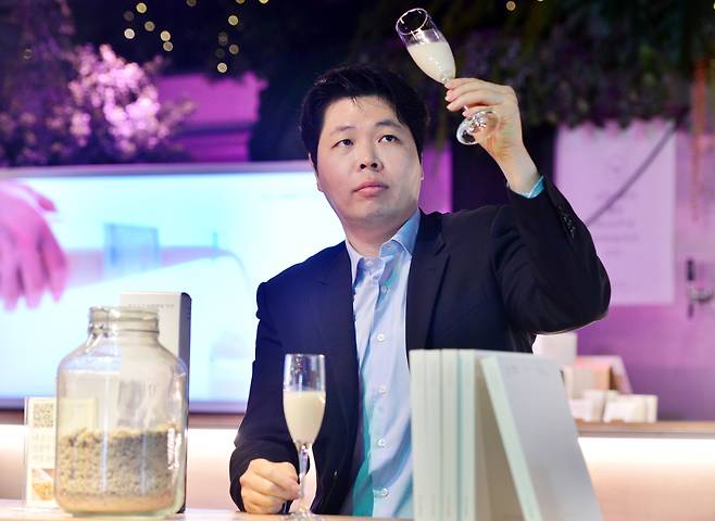 Kim Min-kyu, CEO of Boksoondoga, sits at its lounge bar Boksoondoga Nodeul Island in Seoul. (Park Hyun-koo/The Korea Herald)