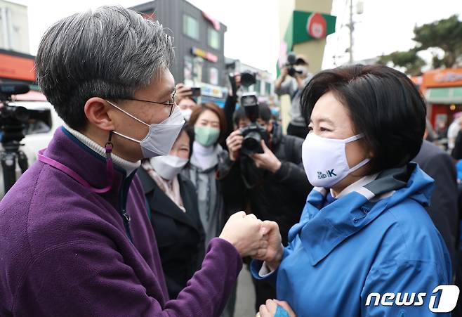 조정훈 시대전환 대표와 박영선 더불어민주당 서울시장 후보(오른쪽)./뉴스1 © News1 김진환 기자