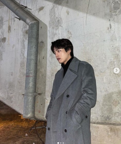 Actor Yeo Jin-goo has revealed a picture of a publicity fairy by releasing a photo full of Hunanmi.Yeo Jin-goo said on his Instagram on the 3rd, Trace today ... trace.# JTBC # Gumto Drama # Monster # One # 9oogram and posted a picture.The photos posted together show Yeo Jin-goo posing in a coat.Yeo Jin-goo, who shows off his handsome Hunan visuals with a coat fit, catches the eye with a soul catch the premiere.On the other hand, Yeo Jin-goo is in the midst of playing one role in JTBC Drama Monster.