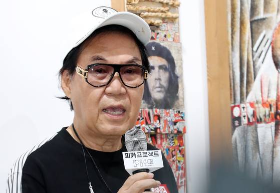 Singer Cho Young-nam at his exhibition “Art, Heart, Hwatu and Cho Young-nam” at Pica Project in Gangnam district, southern Seoul. [NEWS1]