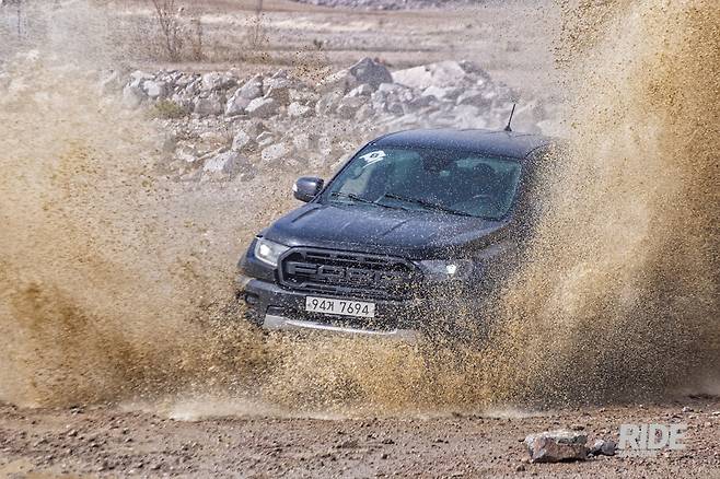 랩터는 '거침없이 달린다'는 표현이 딱 어울린다.