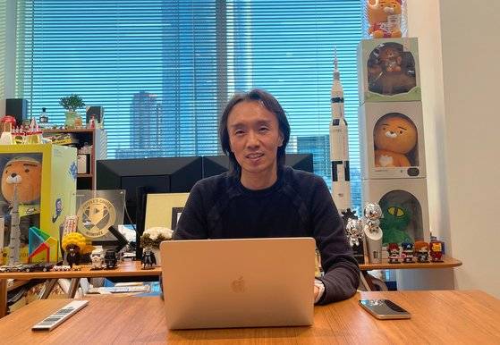 지난 3월 9일 김재용 카카오재팬 대표가 일본 도쿄 카카오재팬 본사에서 화상회의 시스템을 통해 중앙일보와 인터뷰하고 있다.. [사진 카카오재팬]