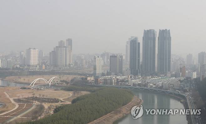 미세먼지 덮인 울산 도심 [연합뉴스 자료사진]