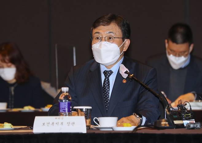 South Korean Minister of Health and Welfare Kwon Deok-cheol attends a meeting of the investment management committee of the National Pension Service in Seoul on Friday. (NPS)