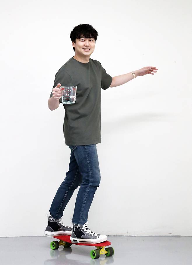 20대에 투자로 돈 벌어 은퇴하고 투자사 차린 파이어족 한정수씨가 2021년 4월 6일 서울 강남구 신사동 본인의 사무실에서 본지와 인터뷰를 하고 있다. /김연정 객원기자