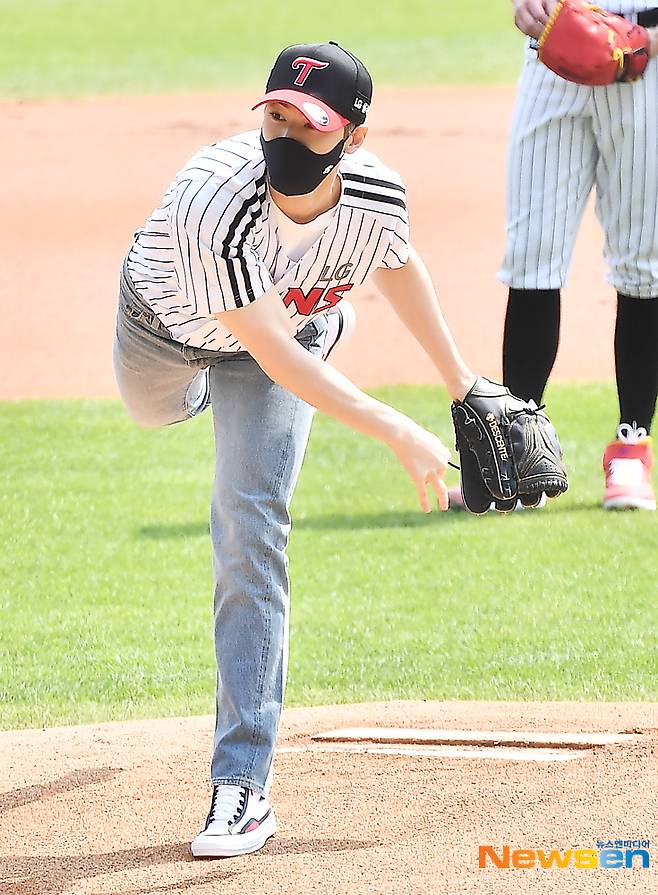 Astro Cha Eun-woo is playing a verse ahead of the SSG Landers VS LG Twins game in the 21 Shinhan Bank SOL KBO League at Jamsil Baseball Stadium in Songpa-gu, Seoul on April 10