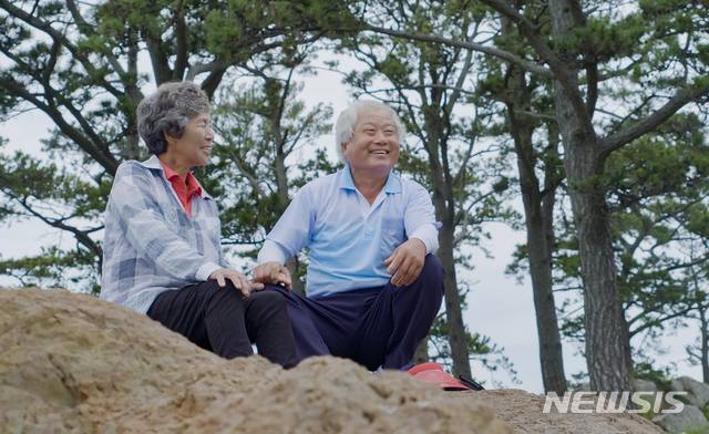 [서울=뉴시스] 다큐멘터리 '님아: 여섯 나라에서 만난 노부부 이야기' 스틸. (사진=넷플릭스 제공) 2021.04.09 photo@newsis.com