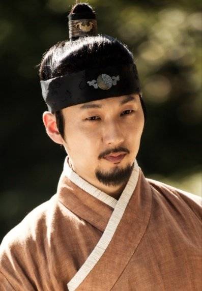 태조 이성계와 신의왕후 한씨의 장남 방우(芳雨). 그는 태조가 조선을 건국하고 즉위하자 진안군에 봉해졌으나 국가 일에는 일체 관여하지 않고 은거하다가 40세에 죽었다. 사진은 이승효가 연기한 이방우. [사진 SBS]
