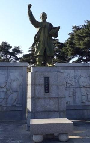 고부 농민 혁명 기념관 내 전봉준 장군 동상, 사진=송화섭 중앙대학교 교수