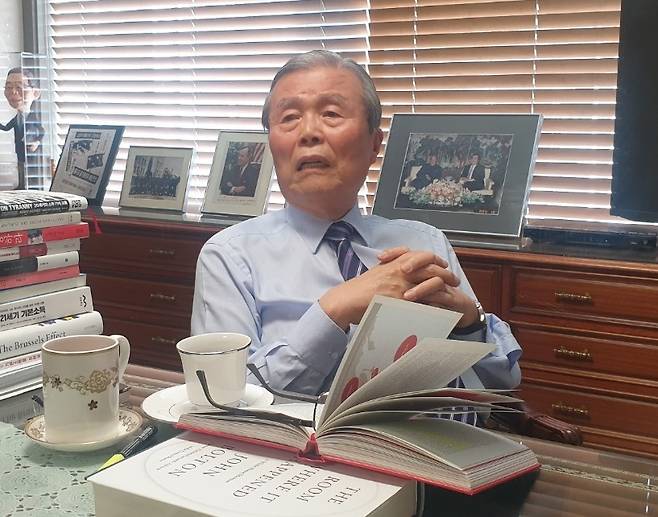 김종인 전 국민의힘 비상대책위원장 (서울=연합뉴스) 홍정규 기자 = 김종인 전 국민의힘 비상대책위원장이 9일 서울 광화문 개인 사무실에서 연합뉴스와 인터뷰하고 있다.