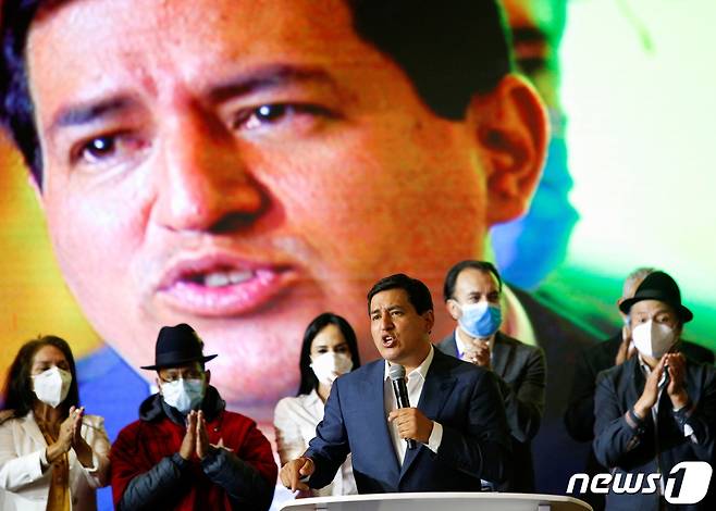 라파엘 코레아 전 에콰도르 대통령의 정치적 후계자로 1차 투표에서 돌풍을 일으켰던 36세 경제학자 안드레스 아라우스가 2021년 4월 11일 결선에서 결국 패배했다. © 로이터=뉴스1