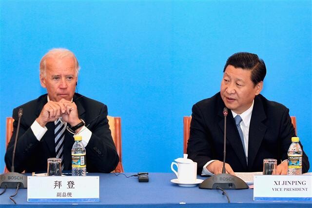 조 바이든 미국 대통령과 시진핑 중국 국가주석. 바이든 대통령이 부통령 시절인 2013년 촬영한 것이다. 베이징/AP 연합뉴스