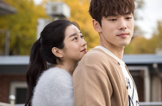 '기억을 만나다' 출연 당시 김정현과 서예지 스틸컷 [사진=영화 공식 스틸]