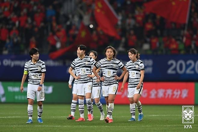 한국 여자축구는 중국에 밀려 올림픽 본선 진출이 좌절됐다.(대한축구협회 제공)© 뉴스1