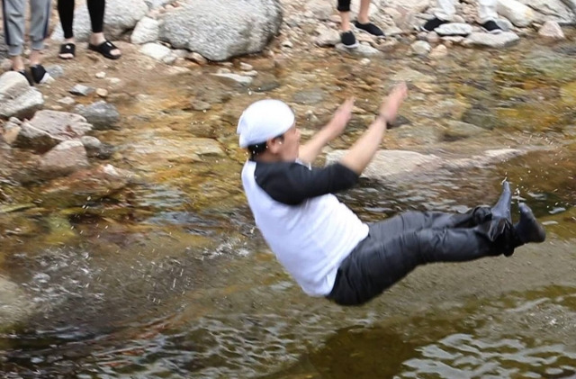 Kim Chan-woos anti-war dance skills, which was transformed into a Masked Dancer, will be unveiled for the first time on SBSs Flaming Youth, which will be broadcast today (13th).The youth who left the spring excursion expressed their excitement as they headed to the picnic place.Kim Chan-woo, who was delighted with the news of the excursion he was looking forward to, soon dropped his head to the youth who happily sang.Born between his three sons, he was not familiar with this atmosphere.So the youths started to dance in earnest and proposed a round round game that danced and sang.The first demonstration was held and the words of the Holy Land that the rhythm is important were frightening and collapsed.Before that, the appearance of the man who was shouting and shouting the water was not a shame, but the appearance of the shameful Chanwoo was laughed by the youth as well as the production team.Chanwoo, who started the game and bowed his head and participated in the game, actively participated in the game with a different tension as if he was confident after installing a hat and towel.And Chanwoo, who transformed into a masked dancer, showed 180-degree transform and trance dance and showed off the charm of reversal.He showed a cute dance with a muscular body and surprised everyone.Meanwhile, the site of the acquisition of the power Valley, which Kim Chan-woo so longed for, will also be unveiled.Chanwoo, who had been shouting for the whole shooting, also suggested incoming without fail, and the youth who saw it shook their head saying that they could not dry it.He said, I challenged him to get a helicopter during the drama shooting during his prime, and I think he has continued to get the excitement of getting it.In the end, the youths who had both hands and hair decided to decide to obtain coolly through Game.And the castle, which went down to Valley and dipped its feet, was surprised by the water temperature, saying, I do not think this is it.However, he jumped like an unintentional official obtainer and got it without hesitation and received cheers from everyone.And the youths who watched also shouted unwarranted fighting and boldly obtained it, showing the thrill of power acquisition.Chanwoos hidden dance instincts and the what Valley acquisition scene of youths who have been infected with the acquisition man Chanwoo can be seen on SBS Flaming Youth at 10:15 pm on Tuesday 13th.Photos