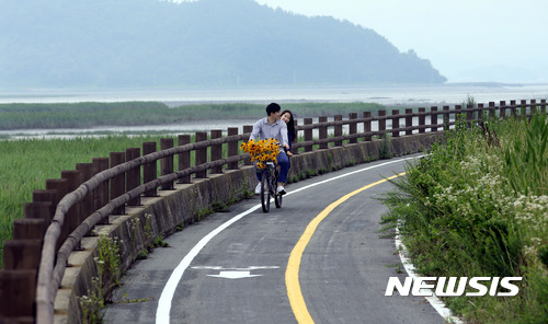 [강진=뉴시스] 강진 해안 자전거도로. (사진=강진군 제공) photo@newsis.com