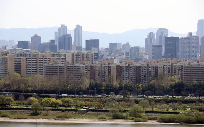 서울 강남구 압구정동 현대아파트 일대의 모습. [연합]