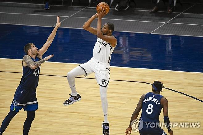 미네소타와 경기에서 슛을 시도하는 브루클린의 듀랜트. [AP=연합뉴스]