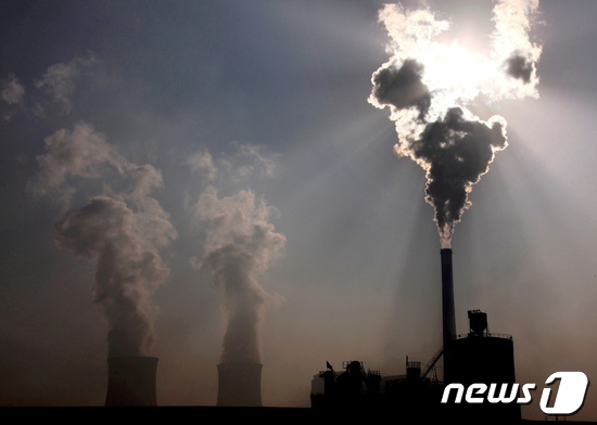 중국 내몽골 지역의 석탄 화력 공장. © 로이터=뉴스1