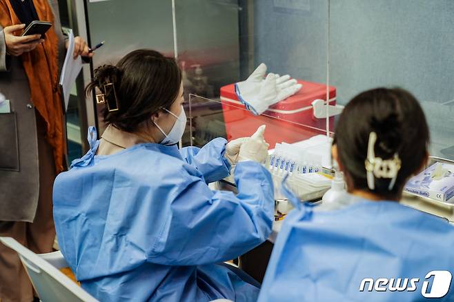 22일 오전 전남 목포시 실내체육관에 마련된 지역접종예방센터에서 화이자 백신 예방접종 모의훈련이 진행되고 있다.(목포시 제공) 2021.3.22/뉴스1 © News1 전원 기자