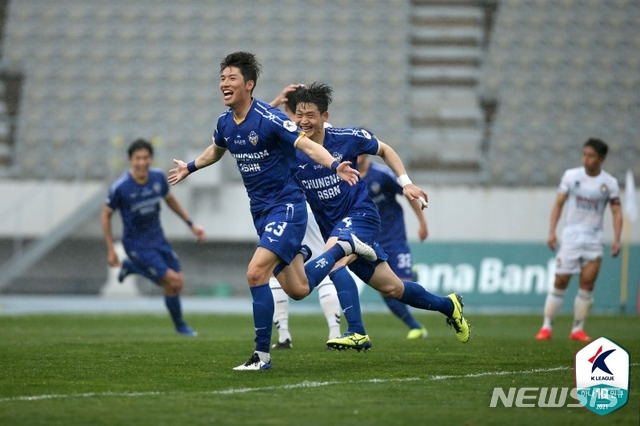 [서울=뉴시스]프로축구 충남아산 최규백 (사진 = 프로축구연맹 제공)