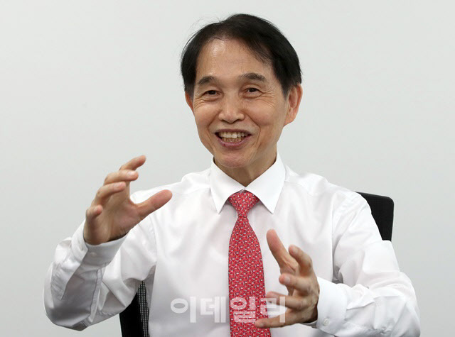 이광형 한국과학기술원(KAIST) 총장이 창업 활성화, 기부금 유치에 대한 계획을 설명하고 있다.(사진=한국과학기술원)