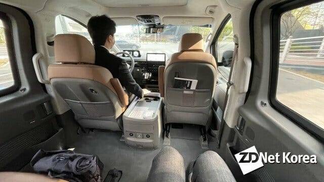 현대차 스타리아 라운지 7인치 2열 좌석은 넓은 공간감을 자랑한다