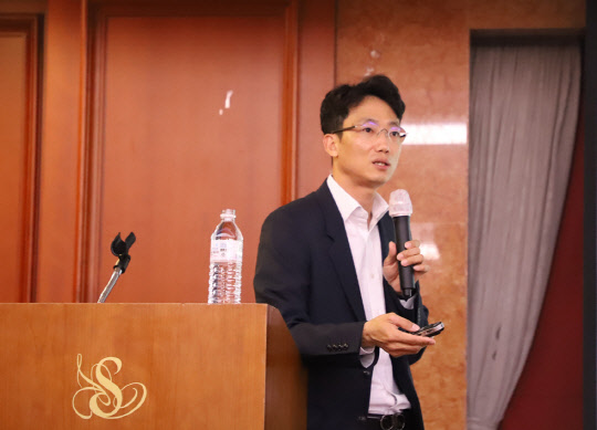 사진= 서울 세종호텔에서 진행된 세종포럼에서 이순학 연구위원이 강연을 하고 있다.