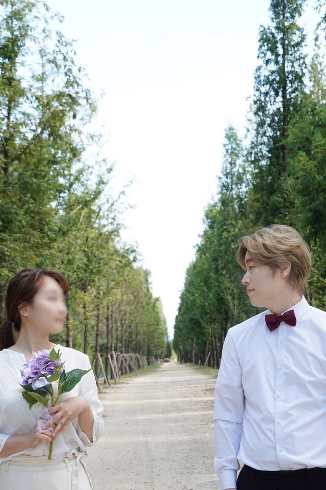 가수 조문근(오른쪽)과 아내 A씨 /사진제공=롤링컬쳐홀