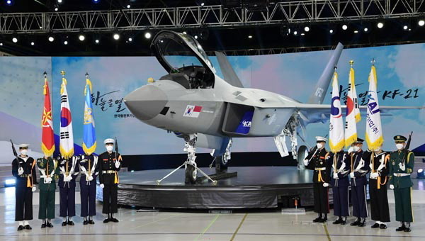 지난 9일 경남 사천시 한국항공우주산업(KAI) 생산공장에서 공개된 한국형전투기 KF-21(보라매) 시제 1호기. 연합뉴스