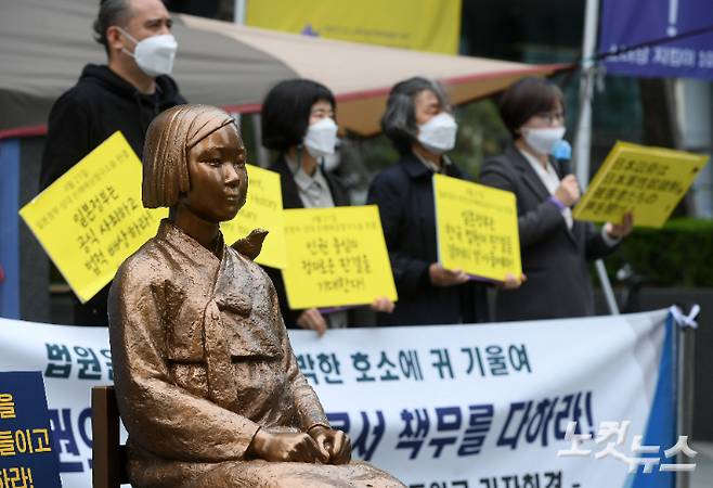 서울 종로구 옛 일본대사관 평화의 소녀상. 이한형 기자