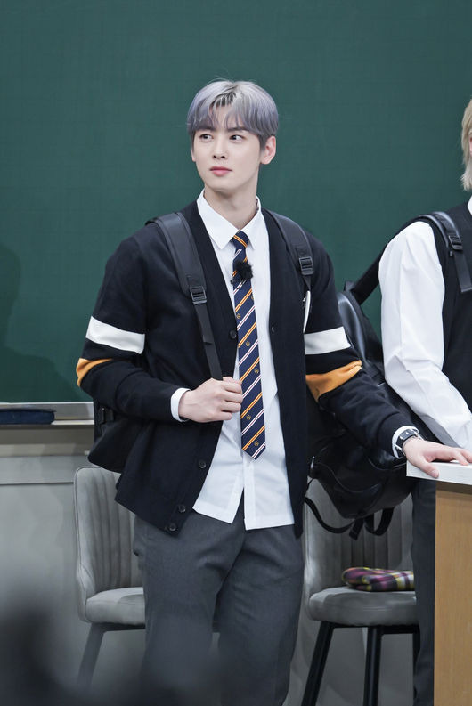 Cha Eun-woo of the group Astro revealed his candid heart about the Coined best car named after him.Jang Ye-won, a former announcer who recently declared freelance on JTBC Knowing Bros, which is broadcasted on the 17th (Saturday), and Cha Eun-woo and Moon Bin of Astro, who returned to Lee Hye-sung and new song ONE, appear as transfer students.In the recent Knowing Bros recording, the four appeared with visuals that seemed to cause spring breeze and flowering.On this day, Cha Eun-woo said, I am so grateful, but I am sorry for Coined, about Coined The Best Car (Passion is Passion, Cha Eun-woo is Cha Eun-woo).I do not think everyone has a passion. It is a little bit sad that passion is not me.Kim Hee-chul, who listened to this, said, Jung Eun-woo has never been against himself.The reason I raised my head is because I am so beautiful. The performances of four-color four-color students with a lot of meals and visuals can be found on JTBC Knowing Bros broadcasted at 9 pm on the 17th (Saturday)