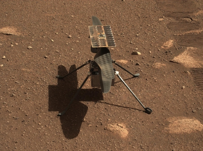 화성 지표면에서 역사적인 첫 비행을 준비 중인 인저뉴어티.(사진=NASA)