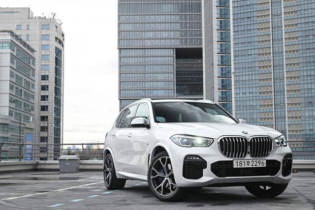 340마력으로 무장한 BMW X5 xDrive40i는 자유로 위에서 우수한 매력을 과시했다.
