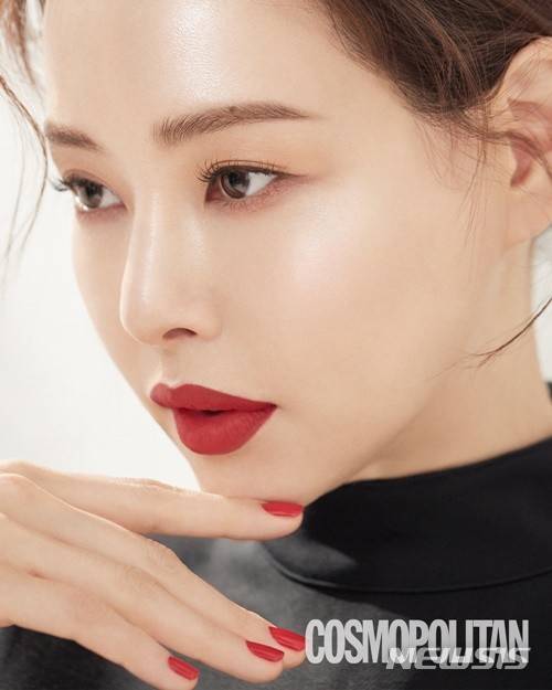 [서울=뉴시스] 이하늬 '코스모폴리탄' 커버. 사진 = 코스모폴리탄. 2021.4.19. photo@newsis.com