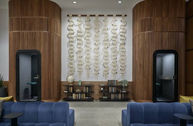 미국 콜로다도주 '쉐라톤 덴버 다운타운' 로비의 '방음 부스' *재판매 및 DB 금지