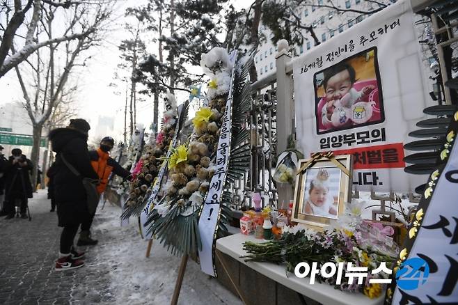 검찰은 “아내의 학대 행위를 누구보다 잘 알고 있었으면서도 방관하면서 피해자를 지켜줄 그 어떠한 조치도 하지 않았다”며 징역 7년 6개월과 아동 관련 취업제한 명령 10년을 구형했다. [사진=조성우 기자]