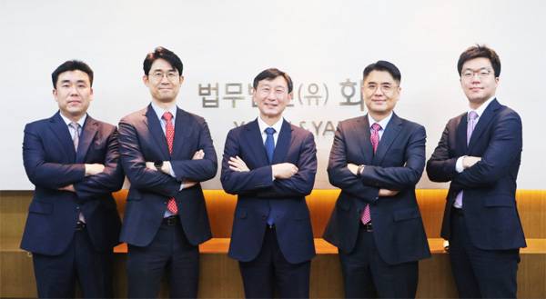 법무법인 화우 경영권분쟁팀은 한진칼 경영권분쟁 등 굵직한 사건을 성공적으로 마무리했다는 평가를 받고 있다. 왼쪽부터 조준오·안상현·유승룡·류정석·임우섭 변호사. [사진 제공 = 법무법인 화우]