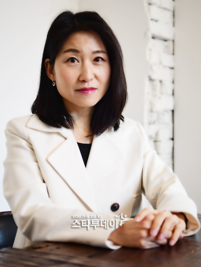 서유민 감독이 주연 배우 서예지 논란에 직격타를 입게 된 '내일의 기억'에 대한 응원을 당부했다. 사진|강영국 기자