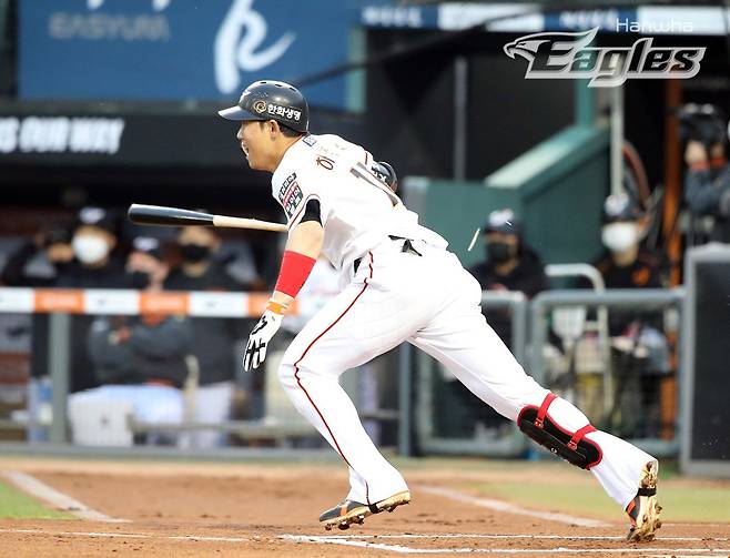 20일 키움전에서 적시타를 때려내는 하주석. / 한화 이글스