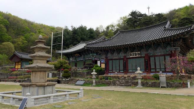조선 후기 목조건물 양식(추정)의 비암사 극락보전은 지난 2월 국가지정문화재(보물 제2119호)로 지정됐다.