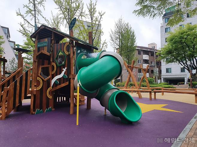 재조성을 마친 백설어린이공원. [관악구 제공]