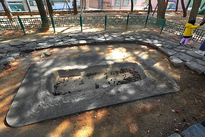 석촌동에서 발굴된 토광묘(재현) [사진/조보희 기자]