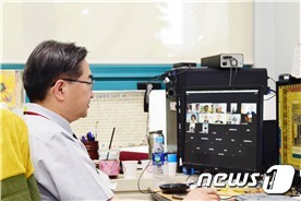 김하용 대전을지대학교병원장이 심포지엄에서 병원연혁을 소개하고 있다.(대전을지대병원 제공)© 뉴스1