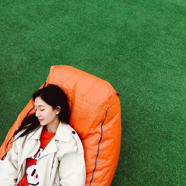Actor Baek Jin-hee has told everyday life with beautiful beautiful looks of the world.On Sunday, Baek Jin-hee posted several photos on Instagram without any comment.In the photo, Baek Jin-hee is lying alone in a Cafe chair and resting on the camera, and his nephews face, which shows a clear smile, is also attracting attention.Couple Yoon Hyun-min, who encountered this post, also pressed LIke.On the other hand, Actor Baek Jin-hee met with Actor Yoon Hyun-min and MBC My Daughter, Golden Month and developed into a public couple.