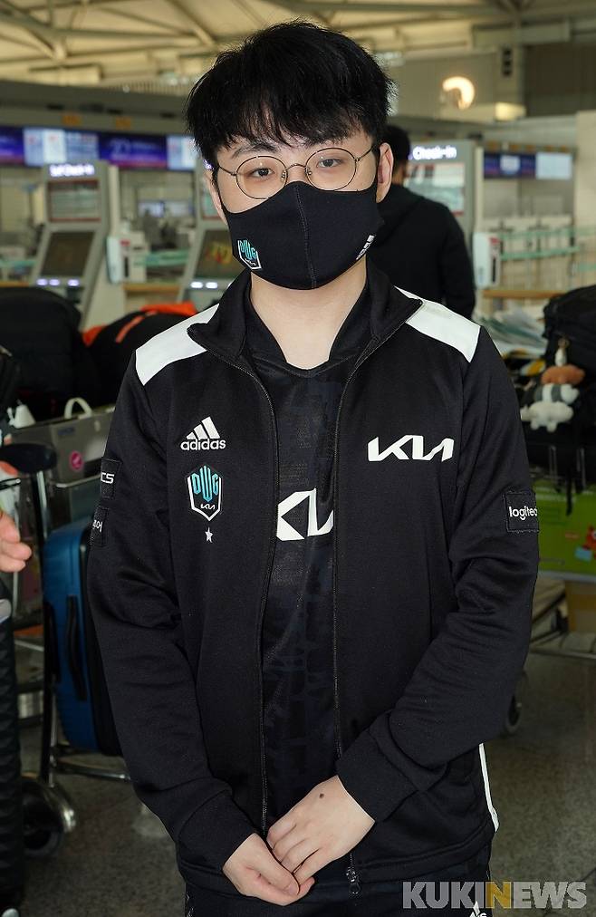 2021 MSI에 출전하는 담원 기아 '쇼메이커' 허수가 23일 오전 인천국제공항에서 출국을 앞두고 인터뷰를 하고 있다. 2021.04.23. 박효상 기자