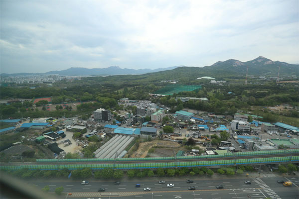 정부가 8·4 대책에서 1만가구 공급을 발표한 태릉 골프장 일대 전경. [이충우 기자]