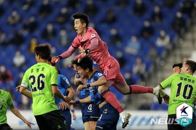 [서울=뉴시스] K리그1 시즌 첫 현대가 더비. (사진=프로축구연맹 제공)