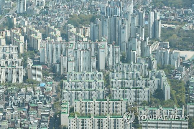 서울 송파구 롯데월드타워 전망대에서 바라본 아파트 단지들 [연합뉴스 자료사진]